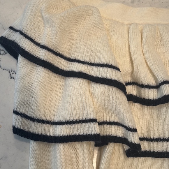 OFF THE SHOULDER NEVER BEEN WORN - Picture 4 of 4